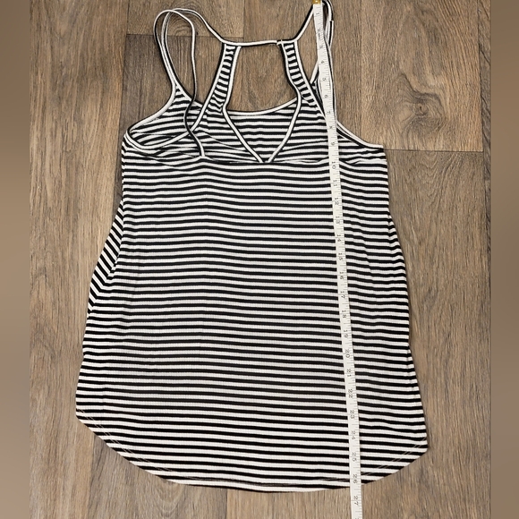 Strappy flowy striped tank - Picture 6 of 6